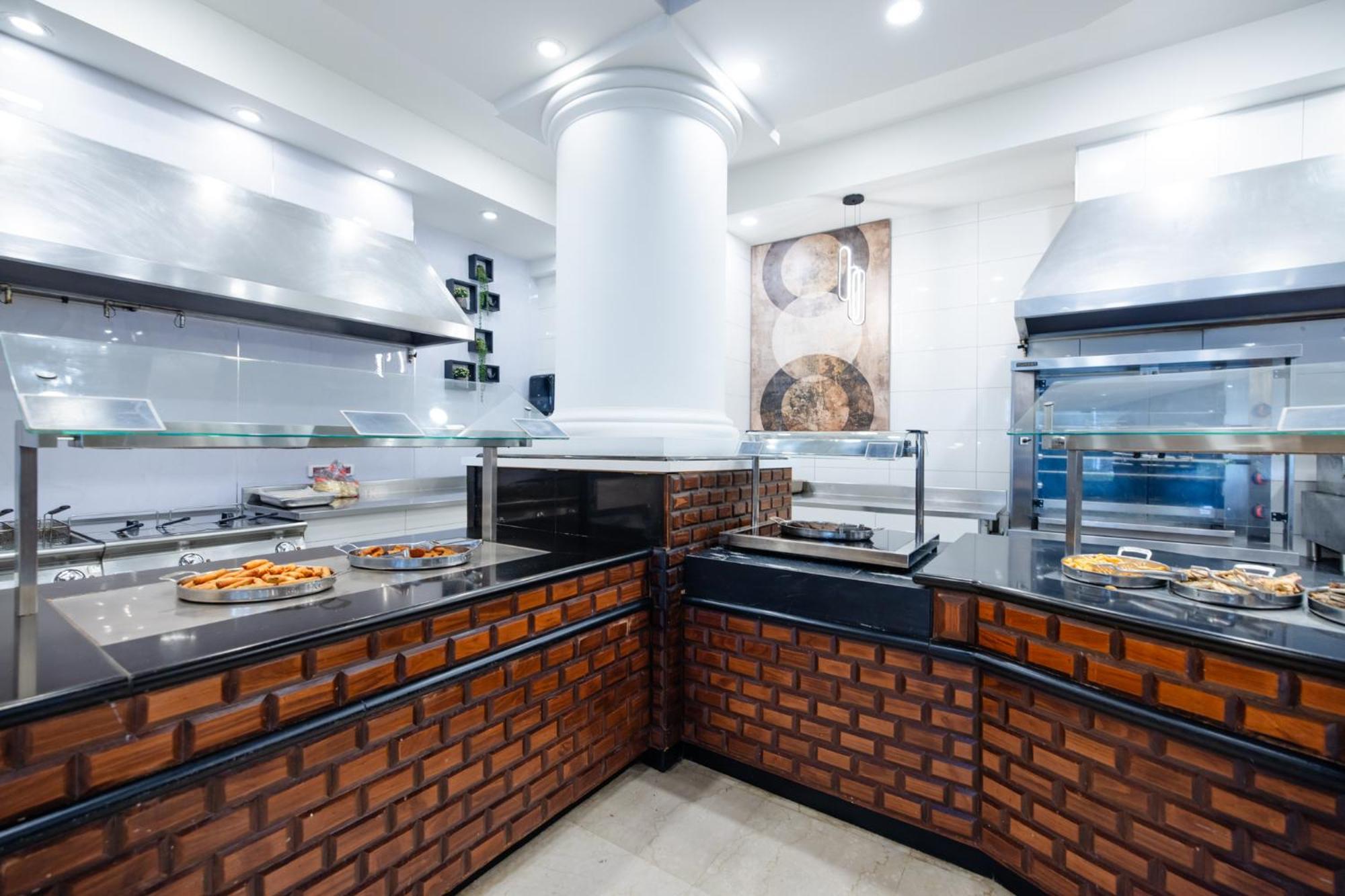 David Dead Sea Resort & Spa Ein Bokek Buitenkant foto A commercial kitchen